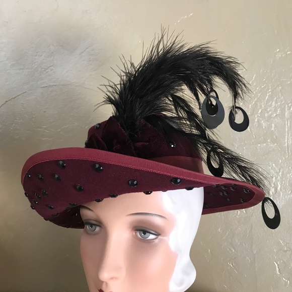 DRAMATIC 1930s\' BURGUNDY FELT WIDE BRIM FEDORA - BLACK BEADS + FEATHER SPRAY